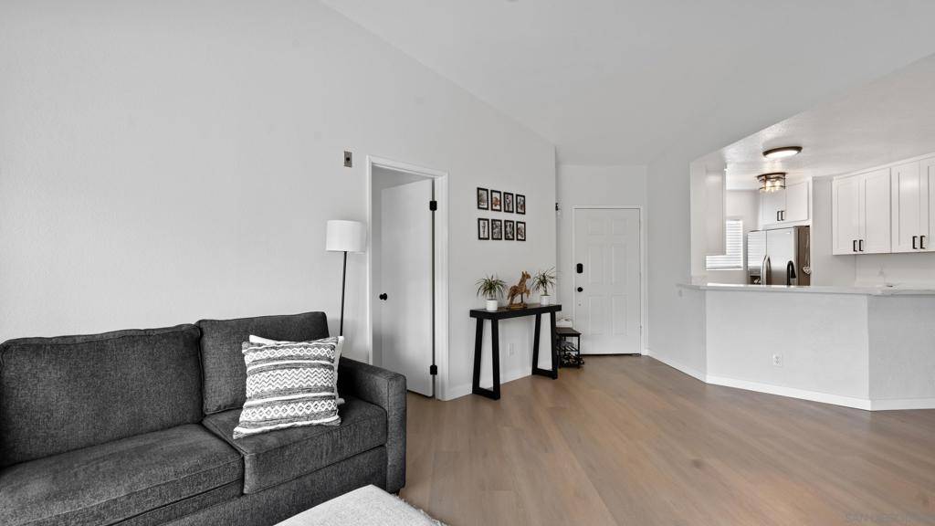 San Diego, CA 92111,7048 Camino Degrazia #237