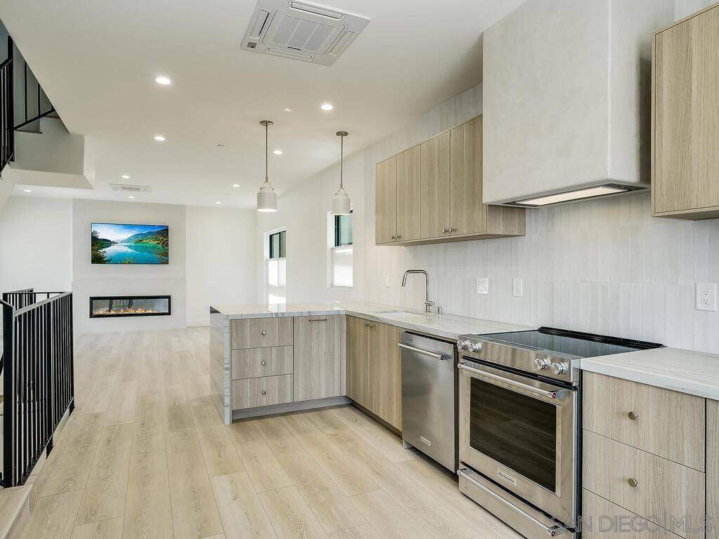 San Diego, CA 92107,4109 Udall St