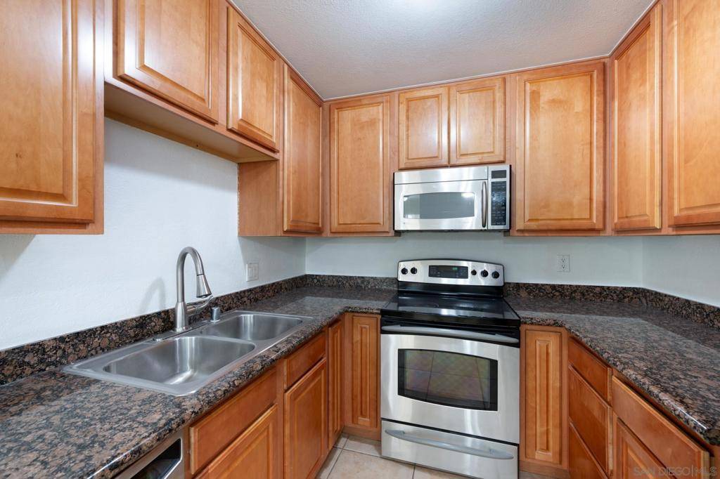 San Diego, CA 92105,3635 Ash St #8