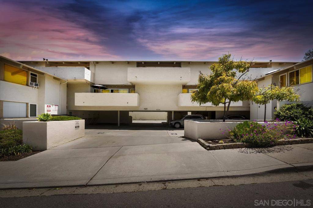Carlsbad, CA 92009,7512 Viejo Castilla Way #17
