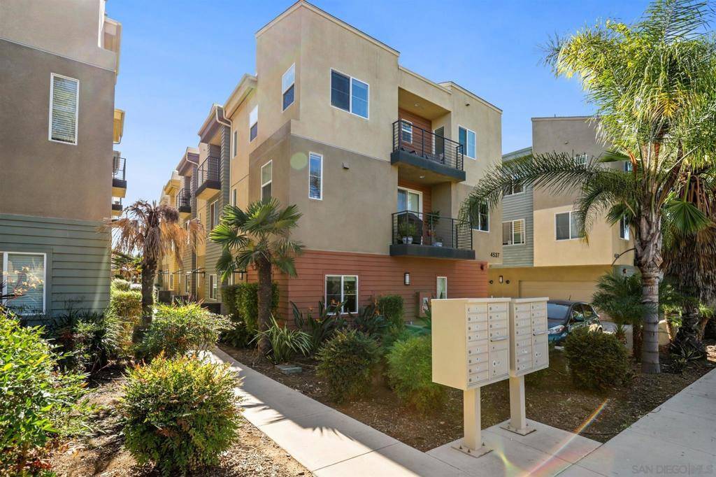 San Diego, CA 92120,4537 Rainier #9