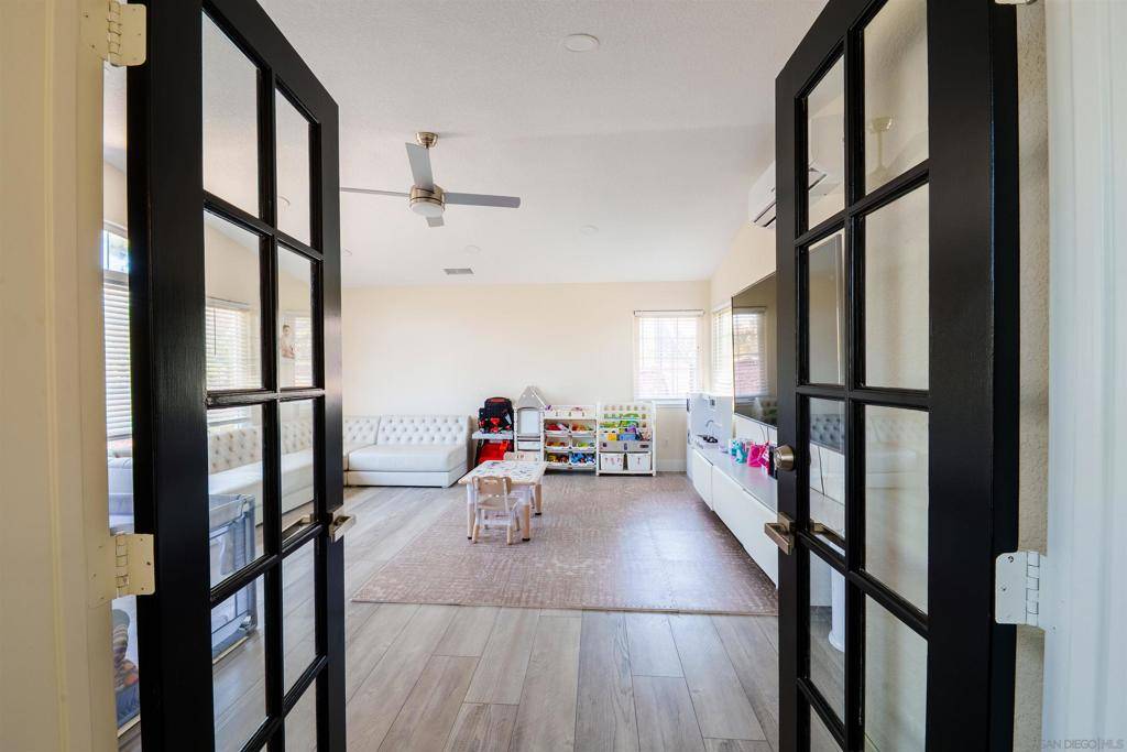 Poway, CA 92064,15458 HARROW LANE