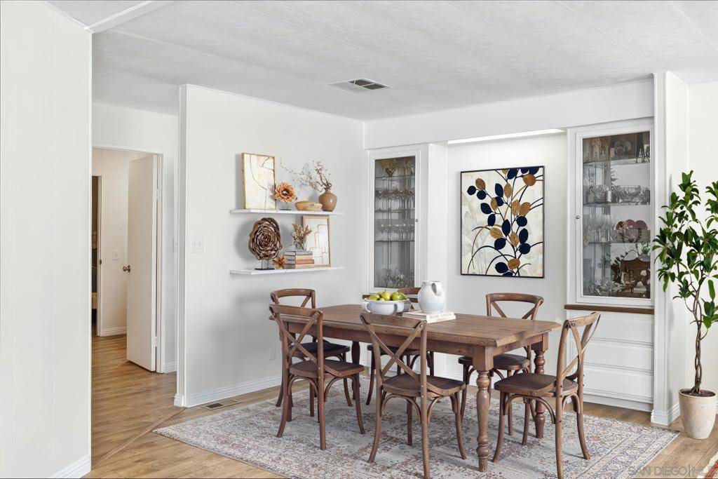 Carlsbad, CA 92011,7027 San Bartolo