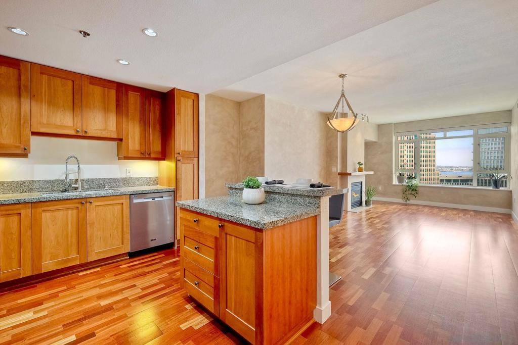 San Diego, CA 92101,700 W Harbor Dr #1306