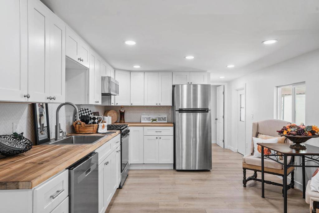 El Cajon, CA 92019,410 S First #156