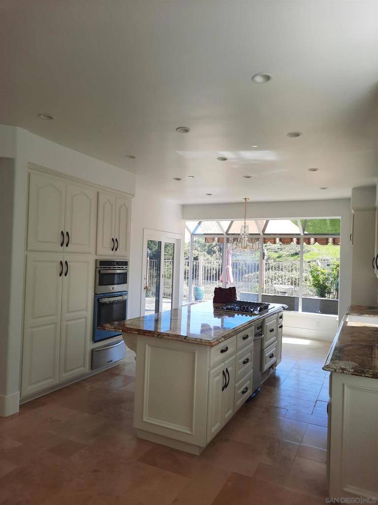 Escondido, CA 92026,2341 Canyon View Glen