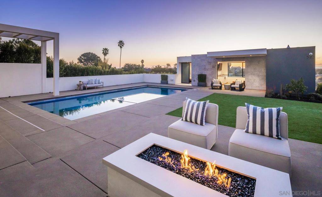 Solana Beach, CA 92075,521 S Rios Ave