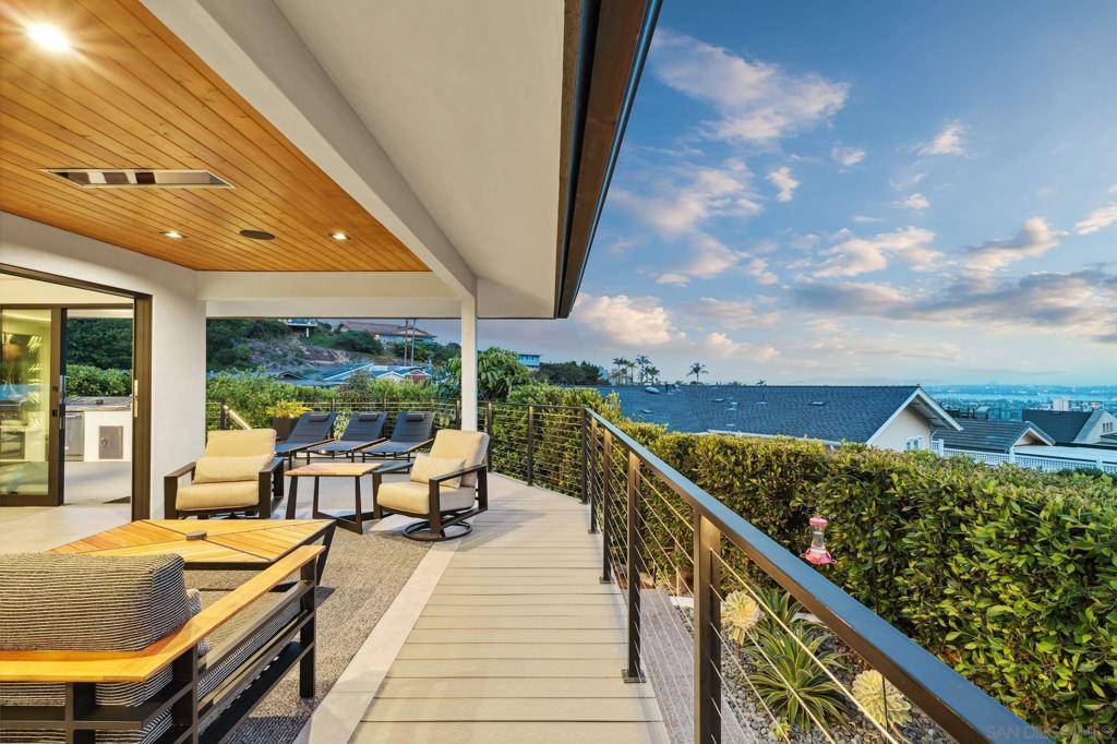 La Jolla, CA 92037,5560 Moonlight Lane