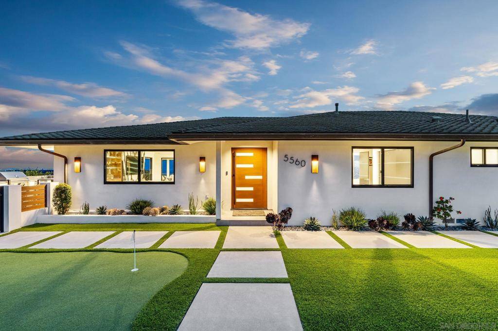 La Jolla, CA 92037,5560 Moonlight Lane