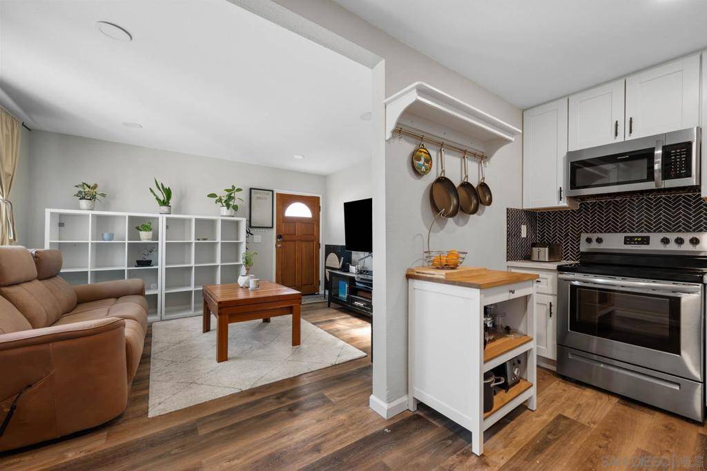 San Diego, CA 92115,4921 Trojan Ave #6