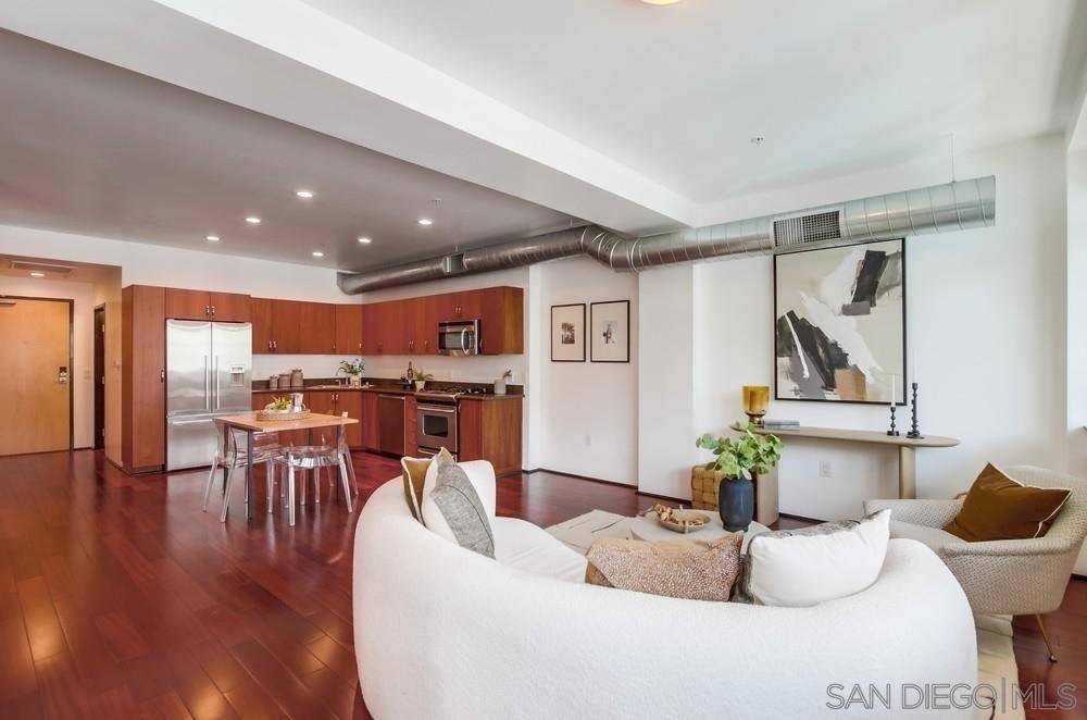 San Diego, CA 92101,1551 4Th Ave #208