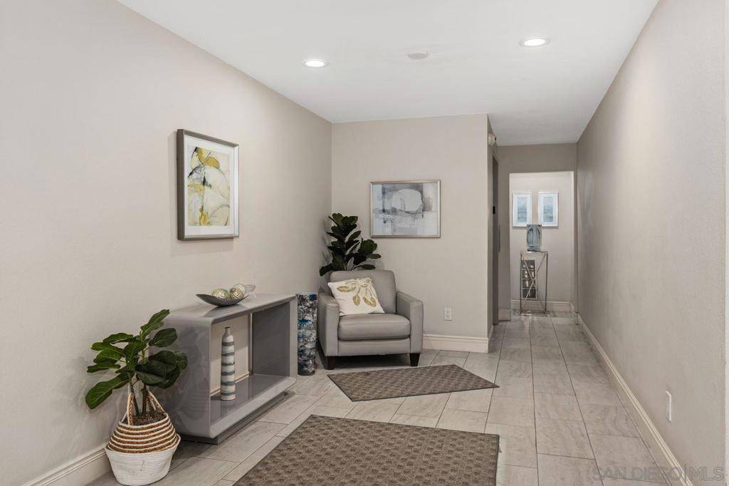 San Diego, CA 92106,370 Rosecrans St #302
