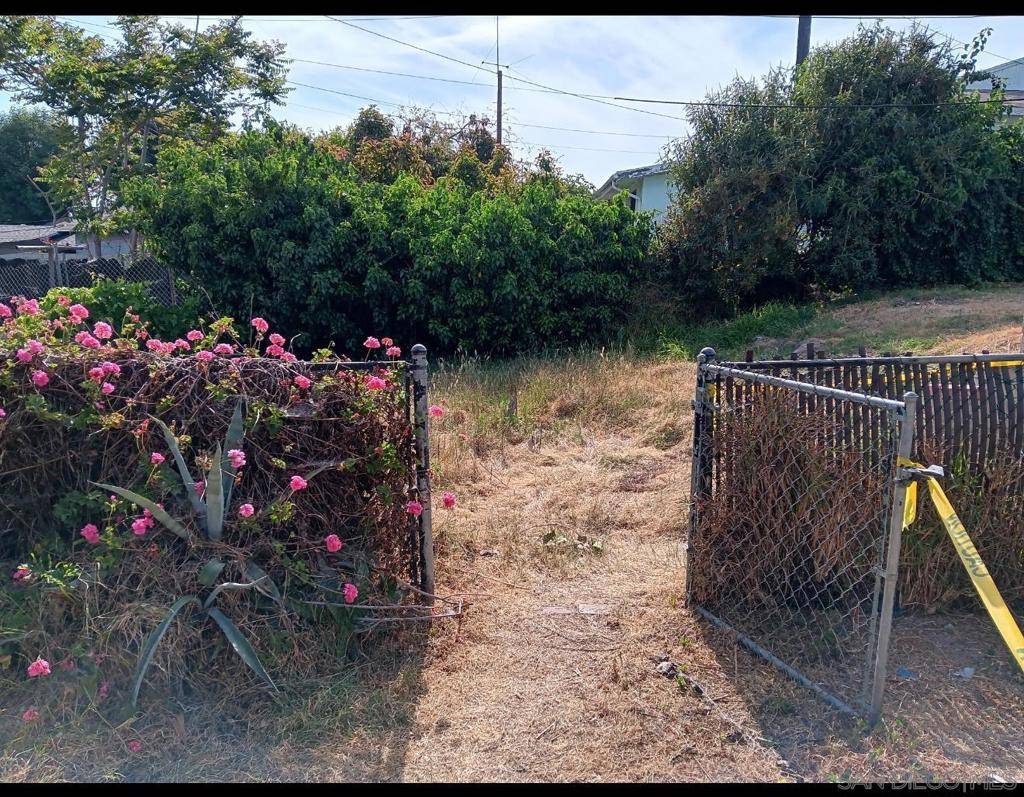 La Habra, CA 90631,902 E Greenwood Ave E