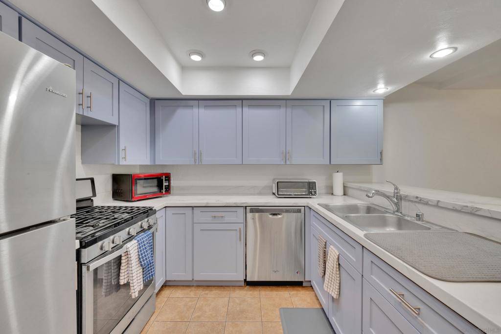 San Diego, CA 92103,4055 Falcon St #102
