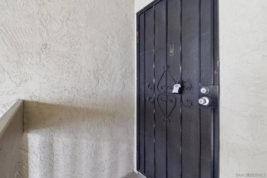San Diego, CA 92131,10333 Caminito Aralia #70