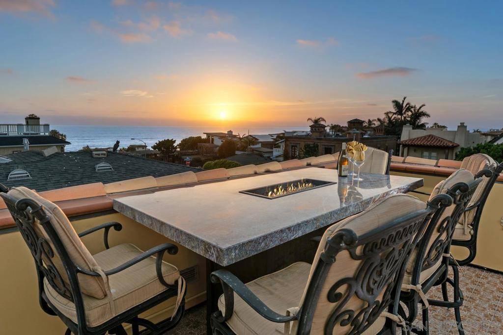La Jolla, CA 92037,7344 Olivetas Ave