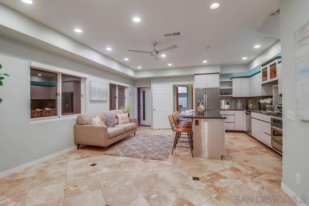 San Diego, CA 92109,2318 Chalcedony St