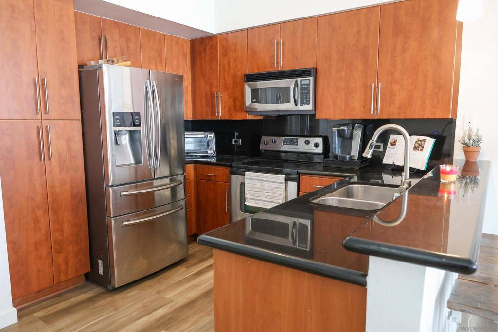 San Diego, CA 92101,120 Island Ave #332
