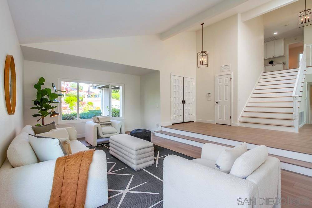 Escondido, CA 92029,3302 Vista Rocosa