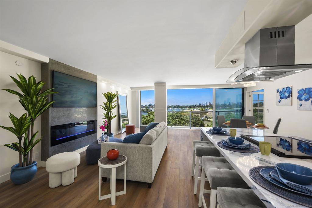 Coronado, CA 92118,1820 Avenida del Mundo #208