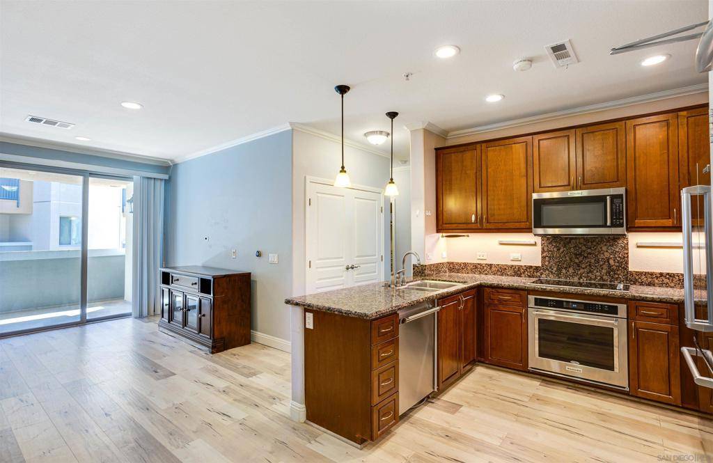 San Diego, CA 92130,3877 Pell Place #223