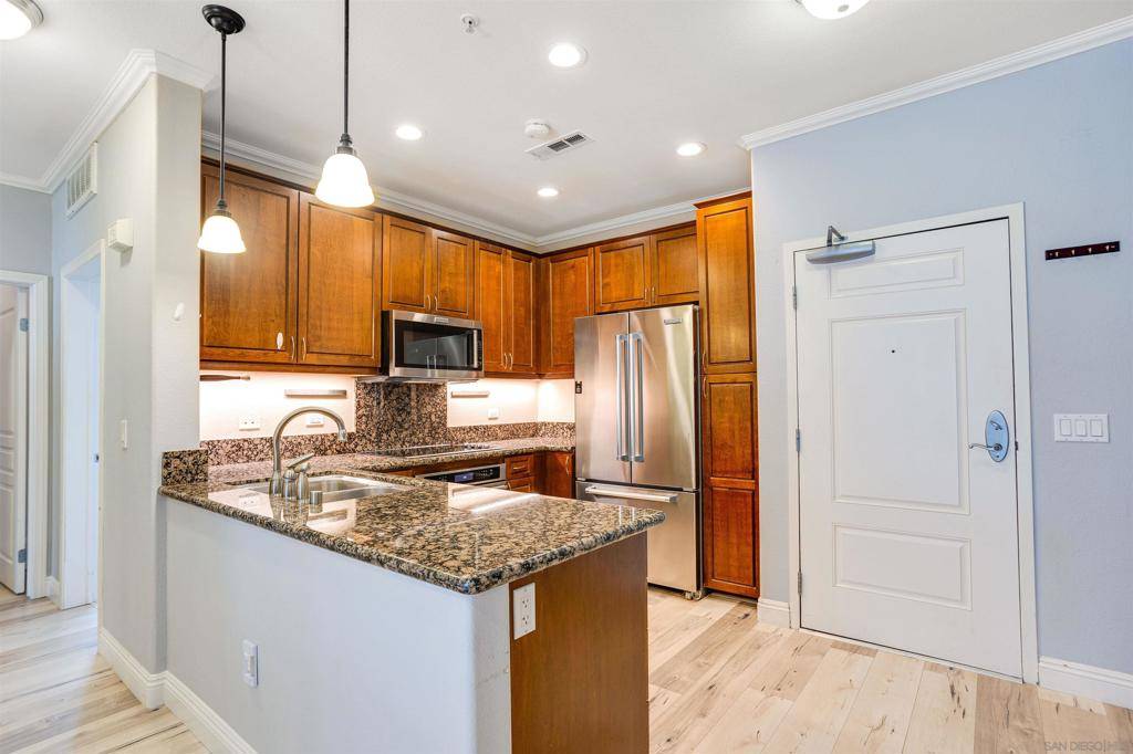 San Diego, CA 92130,3877 Pell Place #223