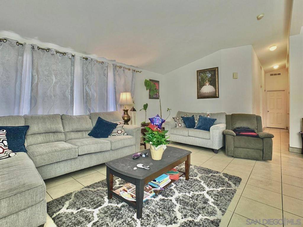 Escondido, CA 92025,1130 S Broadway