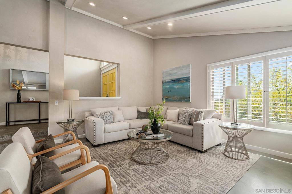 Escondido, CA 92029,3213 Avenida Hacienda