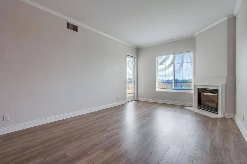 San Diego, CA 92130,12376 Carmel Country Rd #303