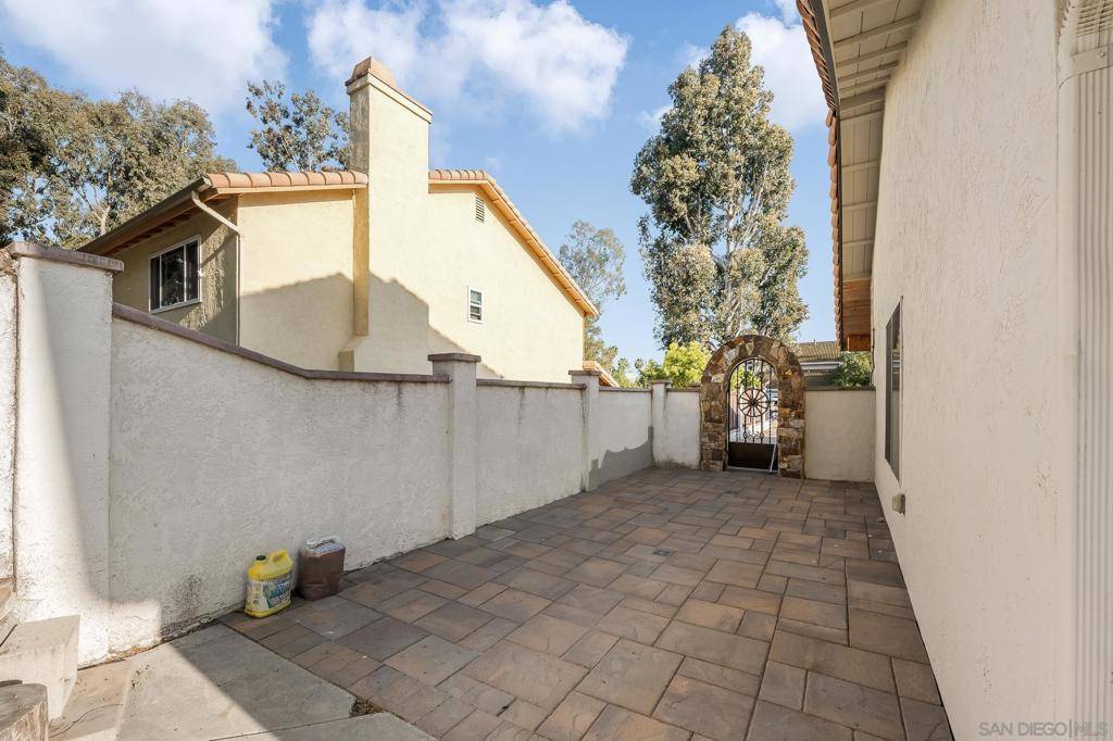 Vista, CA 92083,1713 Cameo Dr