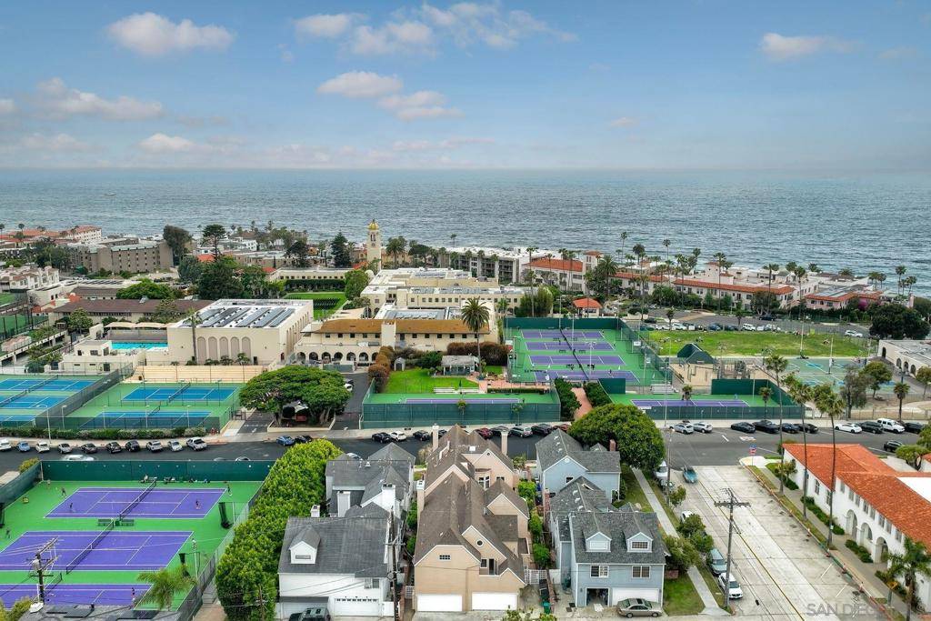 La Jolla, CA 92037,7635 Draper Avenue