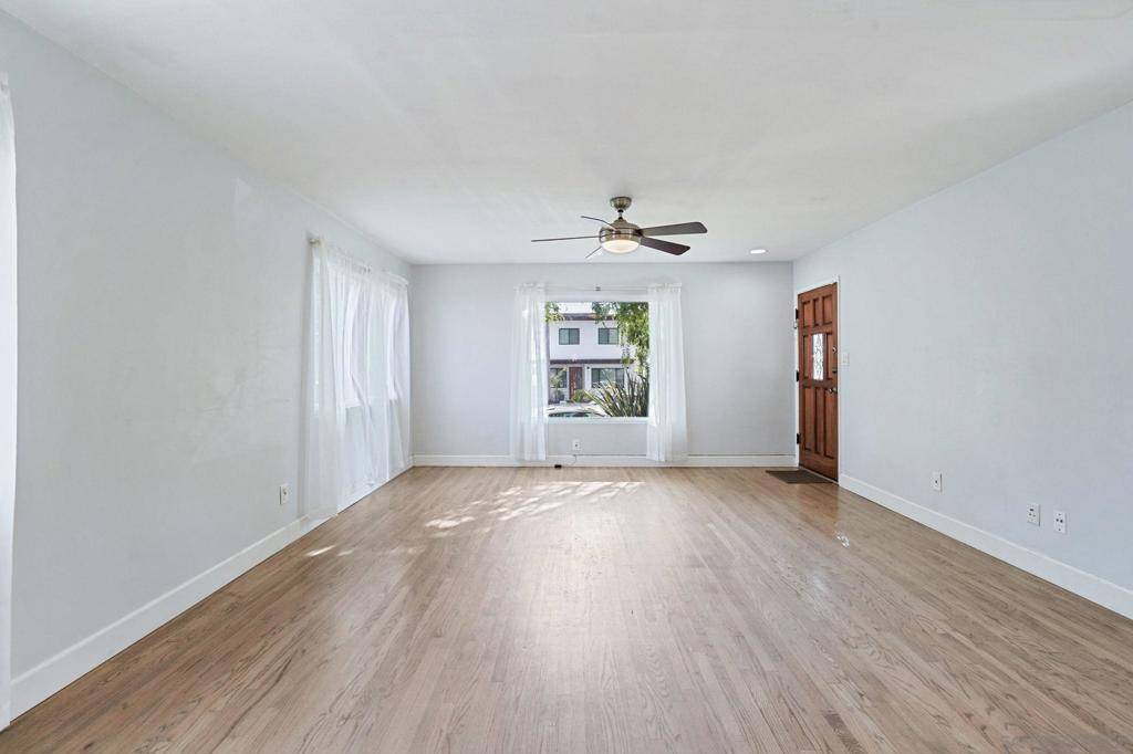 San Diego, CA 92109,5277 Cass St