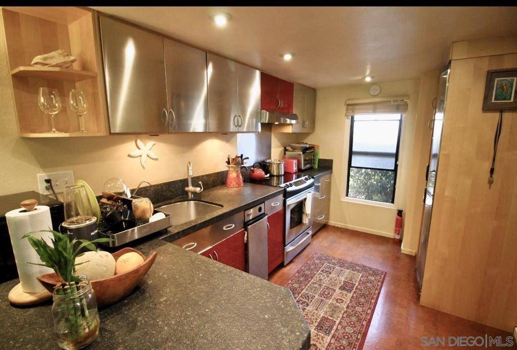 Carlsbad, CA 92009,1917 Alga Rd #B