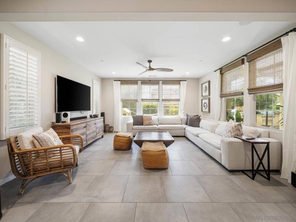 Chula Vista, CA 91913,916 Camino Aldea