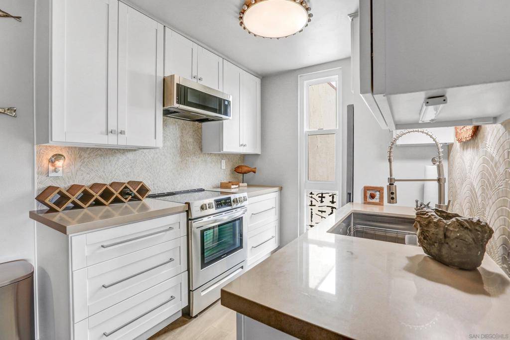 La Jolla, CA 92037,6455 La Jolla Blvd #352