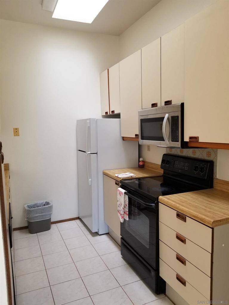 La Jolla, CA 92122,8328 Regents Rd #3J