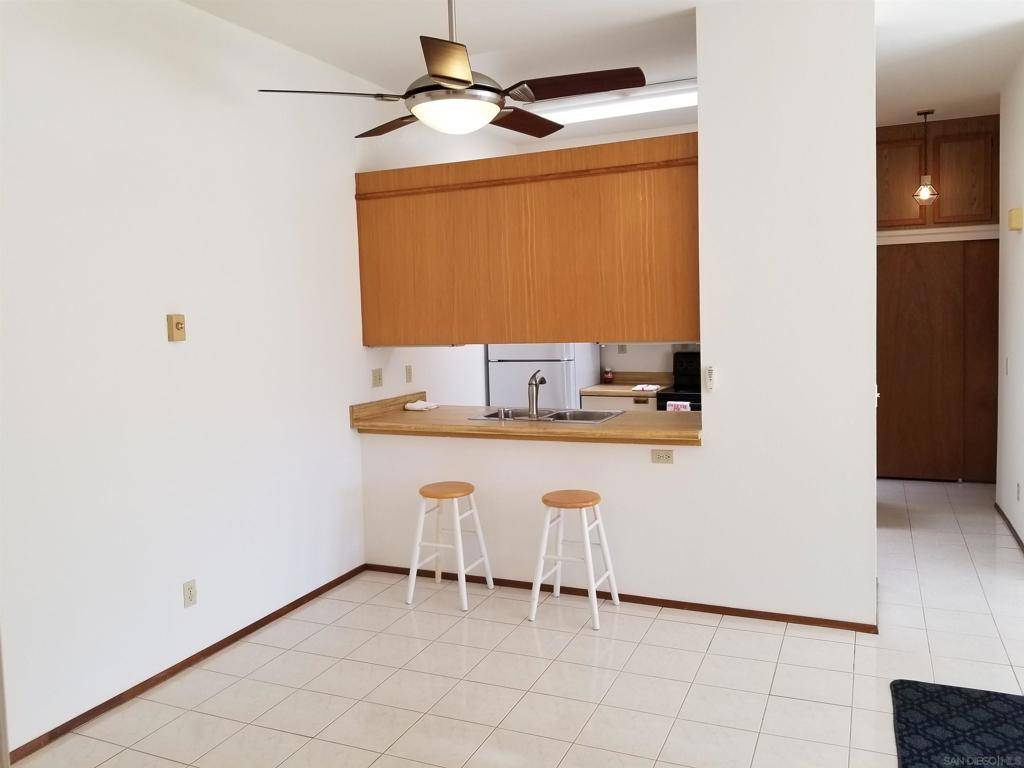 La Jolla, CA 92122,8328 Regents Rd #3J