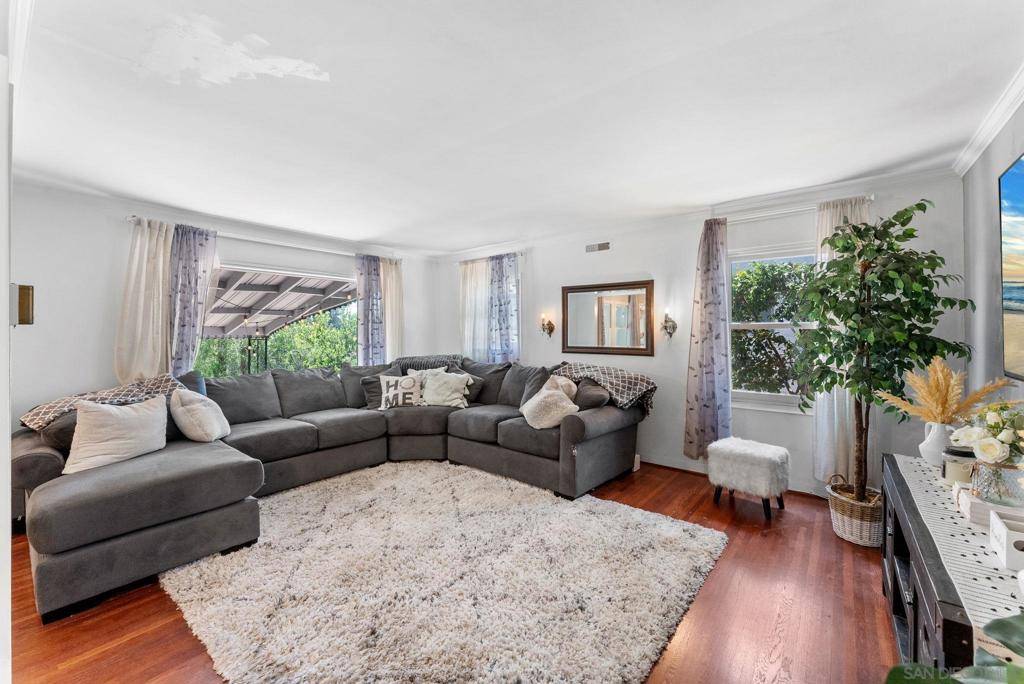 San Diego, CA 92116,4417 Braeburn Road
