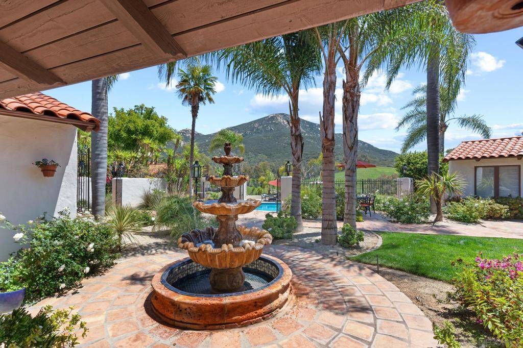 17156 Dos Hermanos Poway, CA 92064