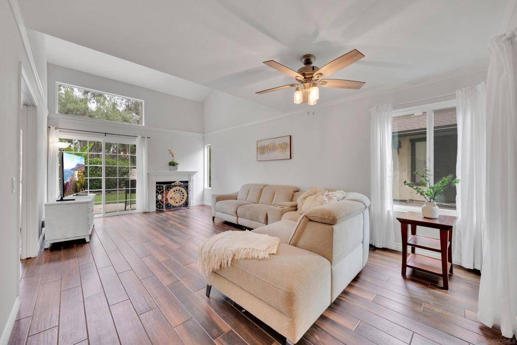 2156 Greencrest Dr El Cajon, CA 92019