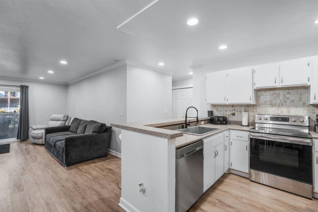 Mission Valley, CA 92108,6275 Rancho Mission #105