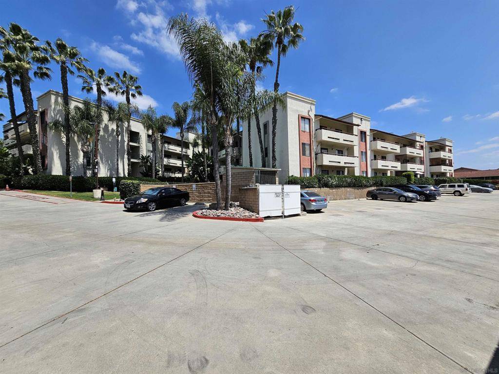 San Diego, CA 92115,5885 El Cajon Blvd #214