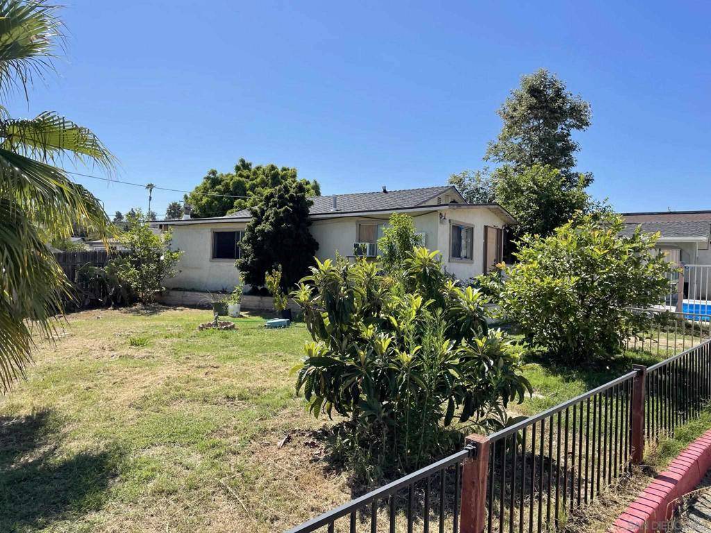 Vista, CA 92083,468 W Los Angeles Dr.