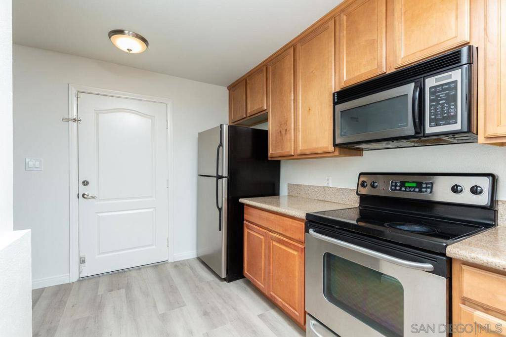 San Diego, CA 92109,840 Turquoise Street #104