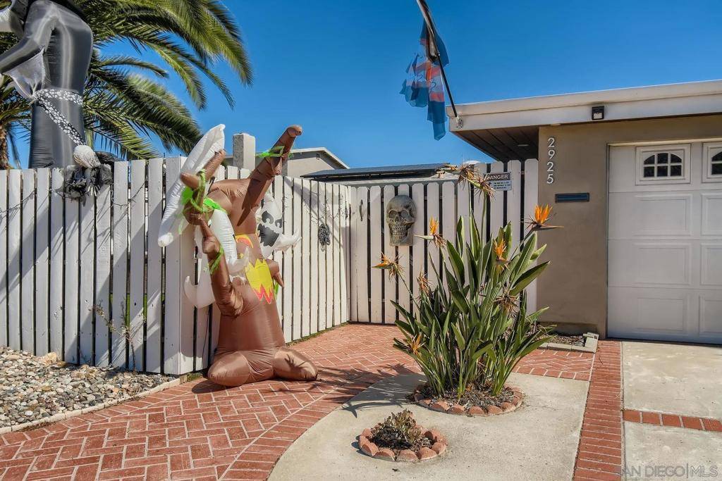 San Diego, CA 92123,2925 Mission Village Dr
