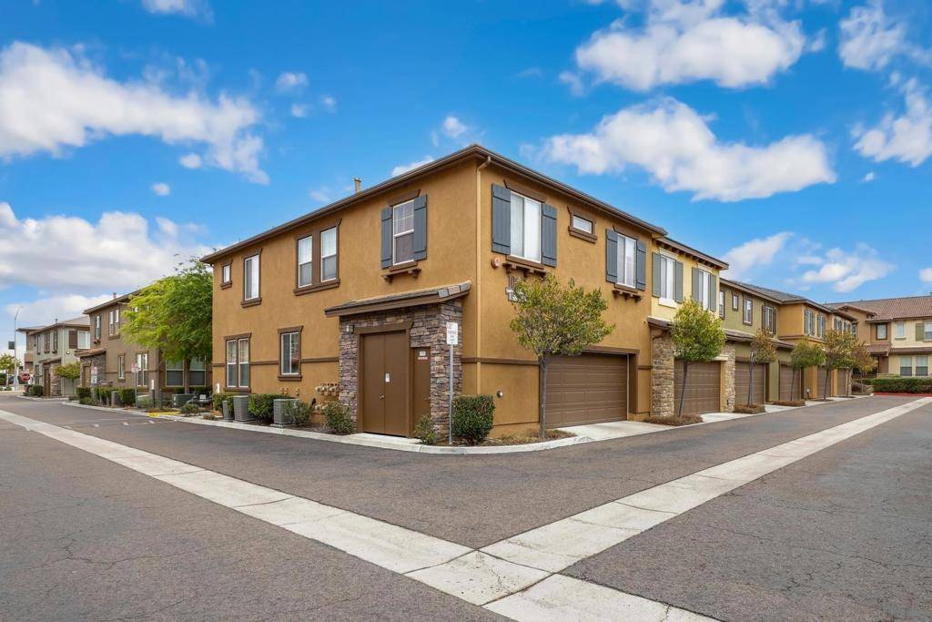 San Diego, CA 92130,10653 Golden Willow #140