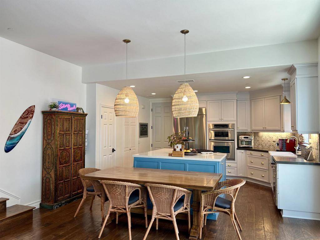 Solana Beach, CA 92075,517 N Cedros