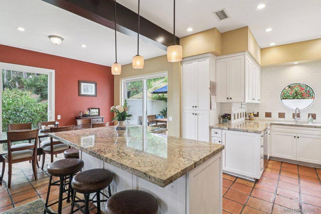 La Jolla, CA 92037,8358 Gilman Dr