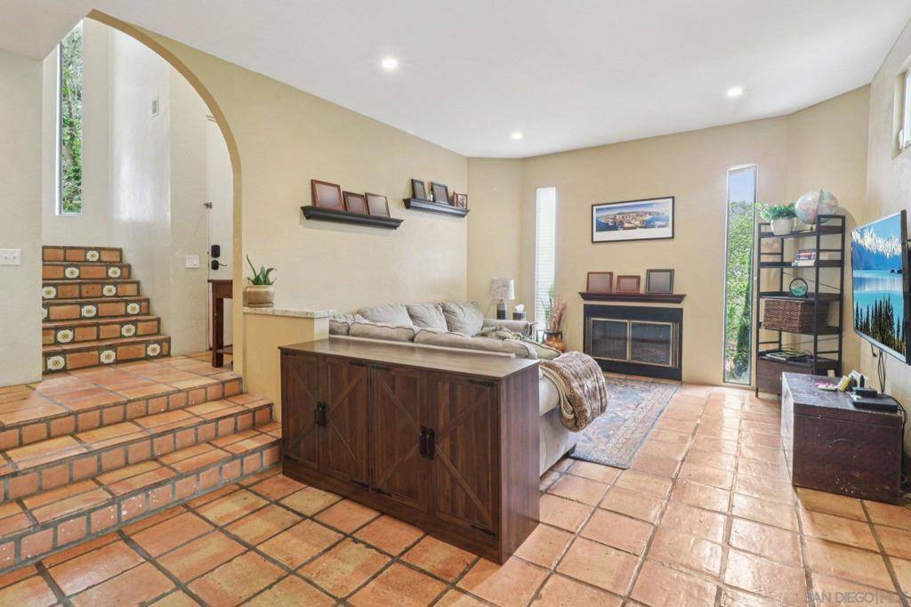 La Jolla, CA 92037,8358 Gilman Dr
