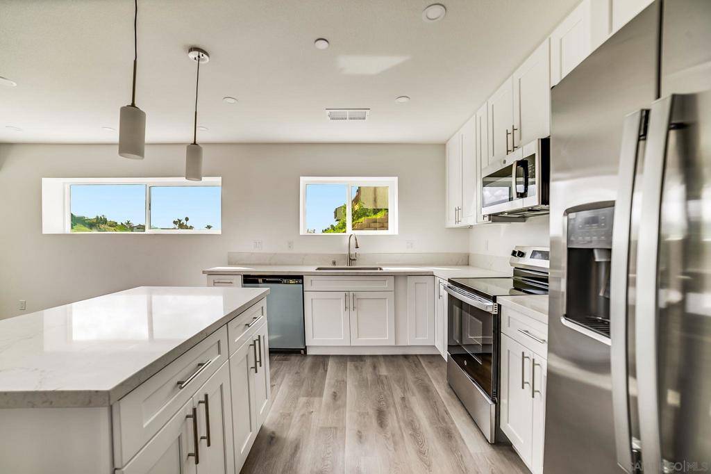 San Diego, CA 92139,2720 Reo Dr